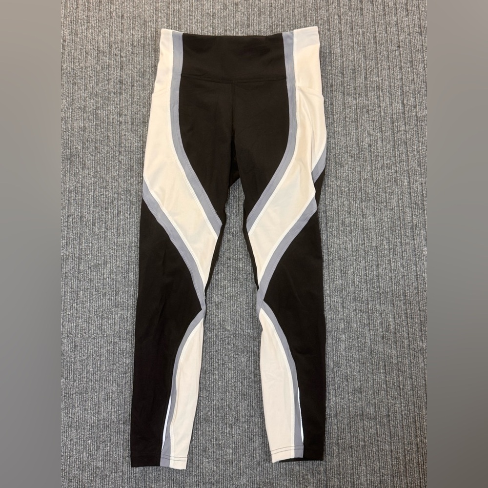 Lululemon Wild Twist 7/8 Tight Size 6